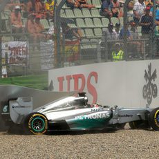 Fallo de frenos y accidente de Lewis Hamilton