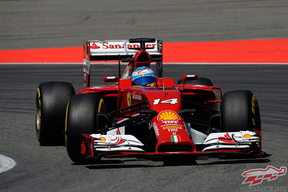 Fernando Alonso exprime su F14 T