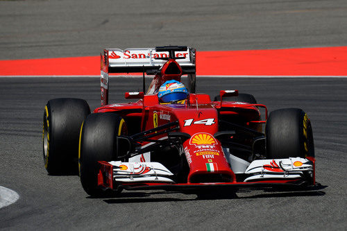 Fernando Alonso exprime su F14 T