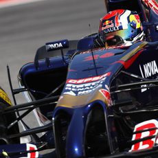 Daniil Kvyat trabaja al volante del STR9