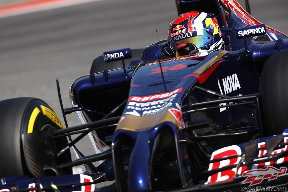 Daniil Kvyat trabaja al volante del STR9