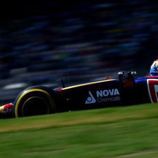 Jean-Eric Vergne trabaja  duro al volante de su STR9