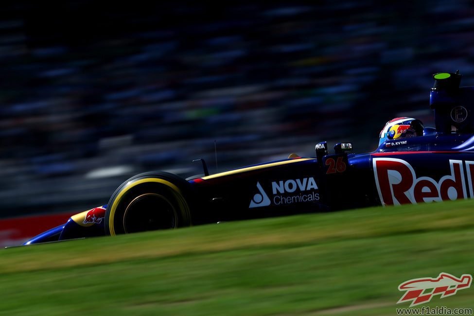 Jean-Eric Vergne trabaja  duro al volante de su STR9