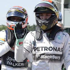 Nico Rosberg y Kevin Magnussen completan la clasificación
