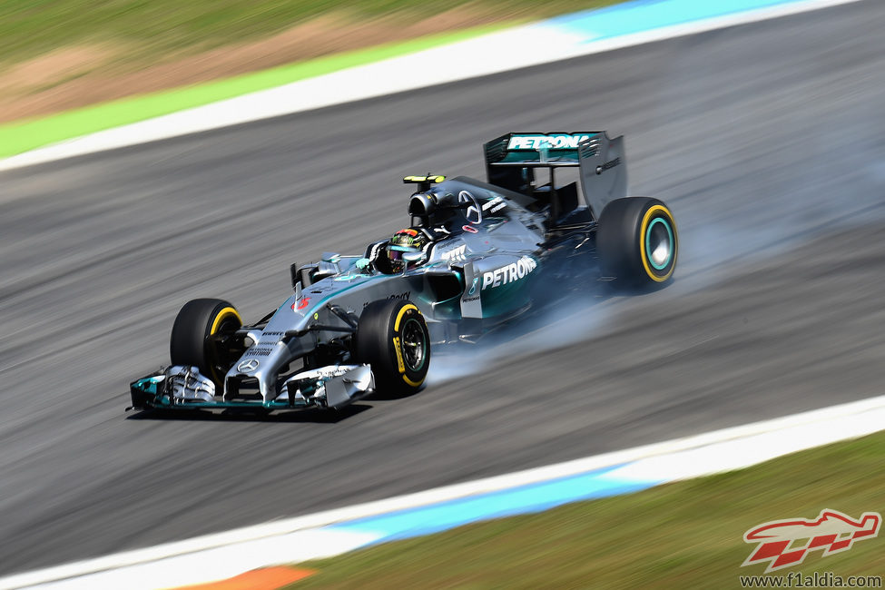 Nico Rosberg se pasa de frenada en Hockenheim