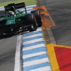 Kamui Kobayashi haciendo su vuelta rápida con los neumáticos superblandos