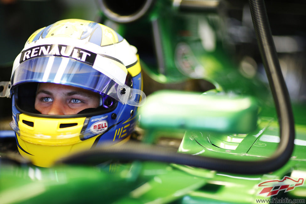 Marcus Ericsson atento a la tabla de tiempos