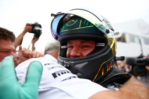 Celebración de Nico Rosberg y el equipo