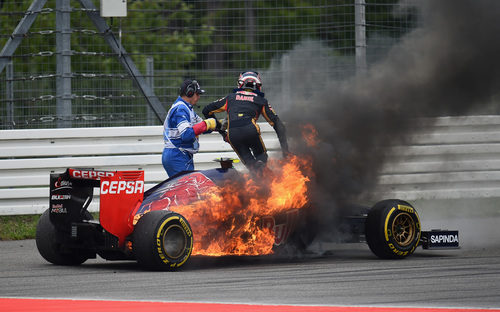 Incendio en el coche de Daniil Kvyat