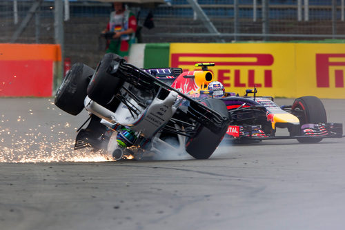 Felipe Massa se queda boca abajo en la pista