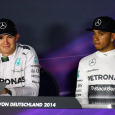 Lewis Hamilton y Nico Rosberg, en la rueda de prensa