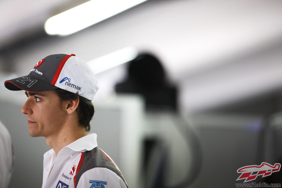 Esteban Gutiérrez concentrándose para la carrera en Hockenheim