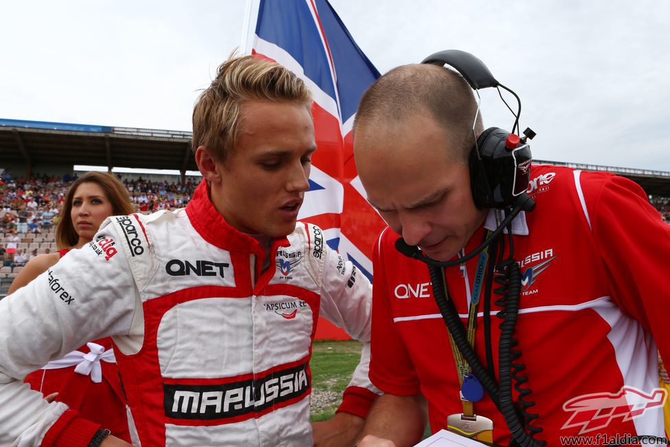 Max Chilton preparando la estrategia de carrera.