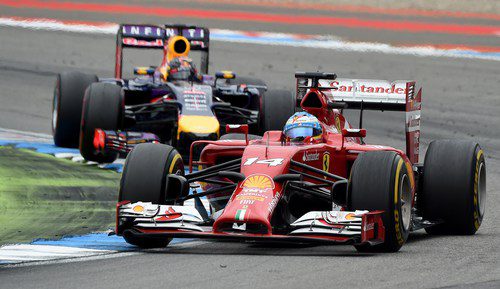 Fernando Alonso mantiene la posición con Vettel