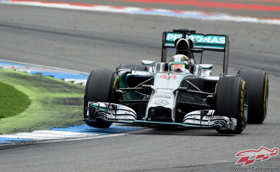 Gran remontada de Lewis Hamilton en Alemania