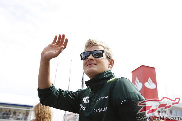 Marcus Ericsson saluda a sus aficionados