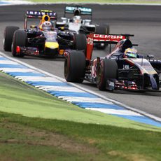 Jean-Eric Vergne a punto de ser adelantado por Ricciardo y Hamilton