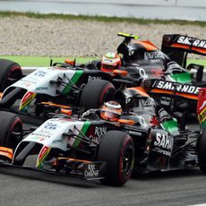 Nico Hülkenberg y Sergio Pérez en las primeras vueltas de la carrera