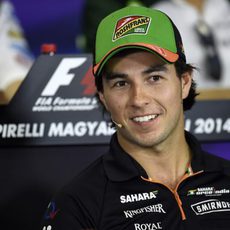 Sergio Pérez, sonriente en la rueda de prensa de la FIA