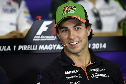 Sergio Pérez, sonriente en la rueda de prensa de la FIA