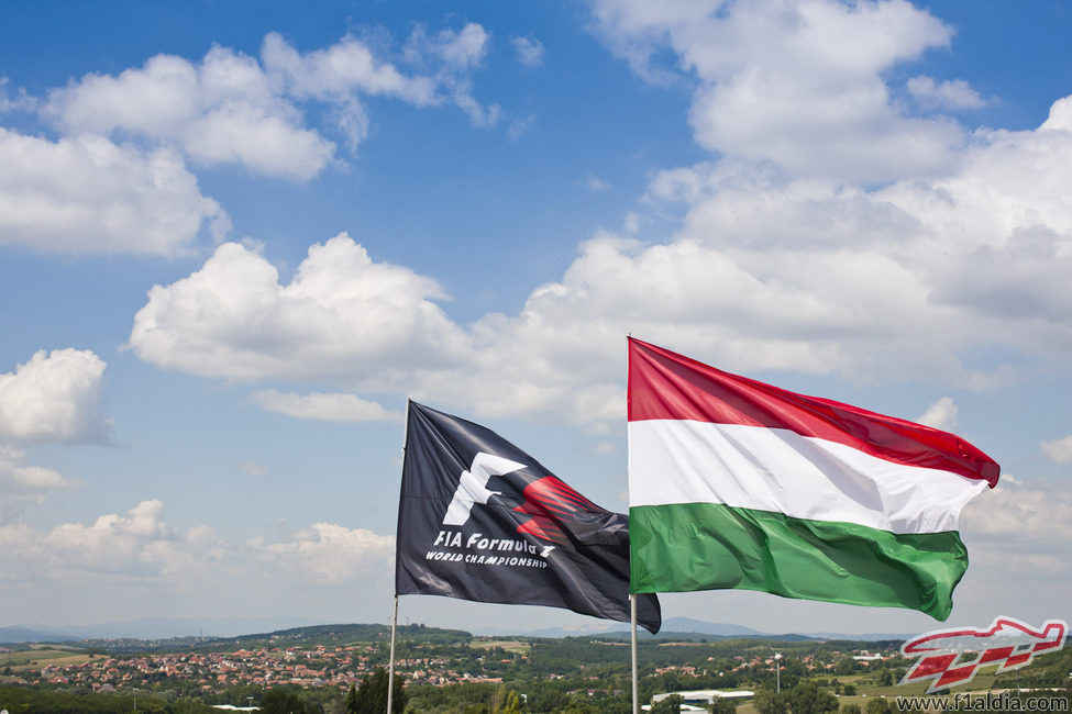 La bandera de Hungría ondea junto a la de la F1
