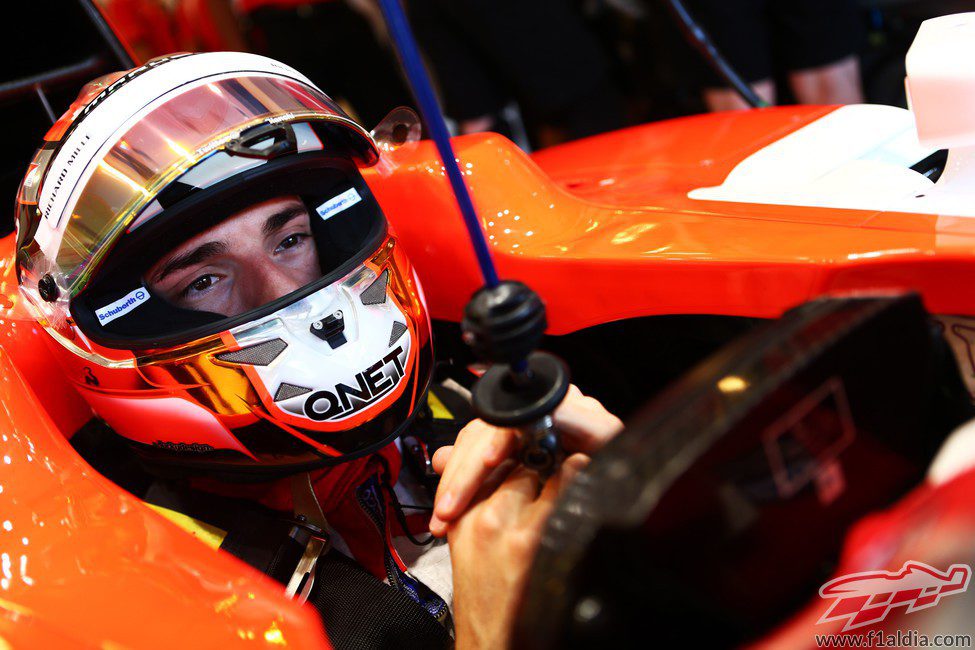 Jules Bianchi esperando para salir a la pista