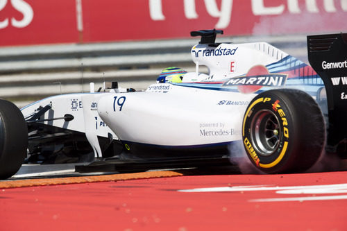 Pequeña salida de pista de Felipe Massa