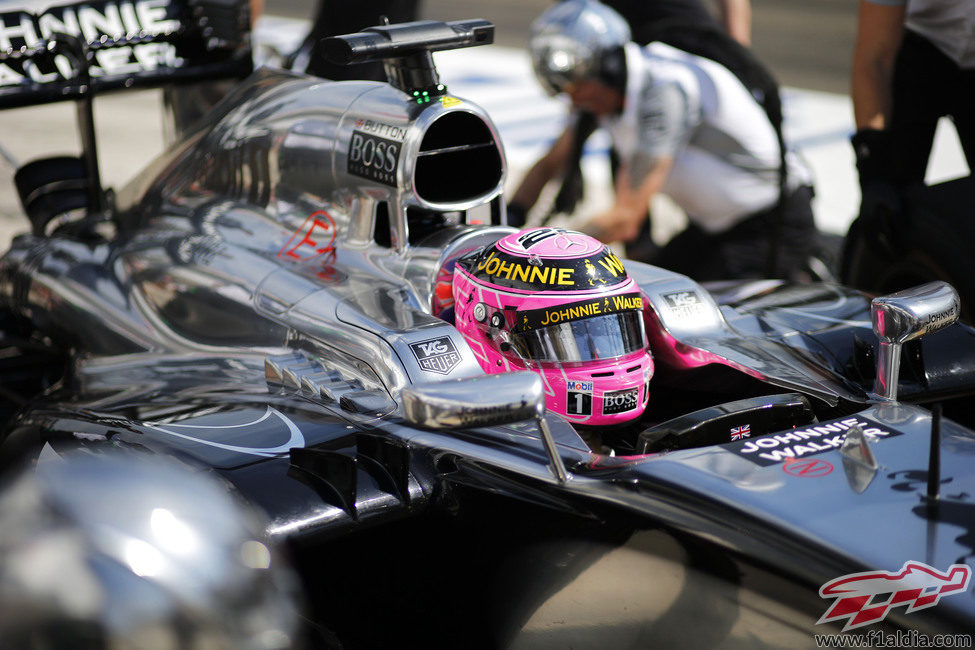 Jenson Button en el pitlane