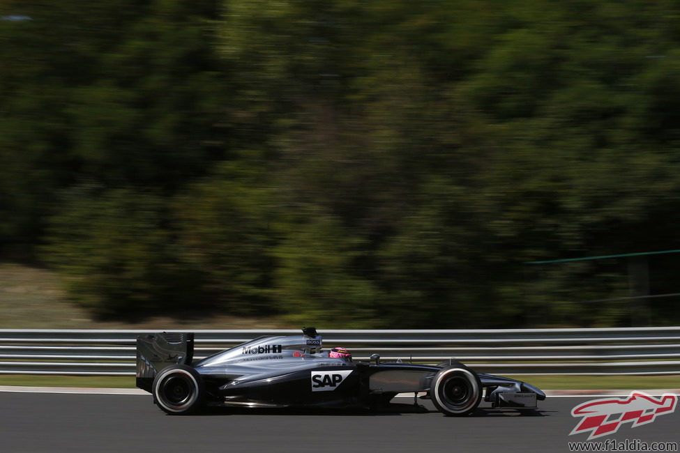 Jenson Button con los neumáticos medios