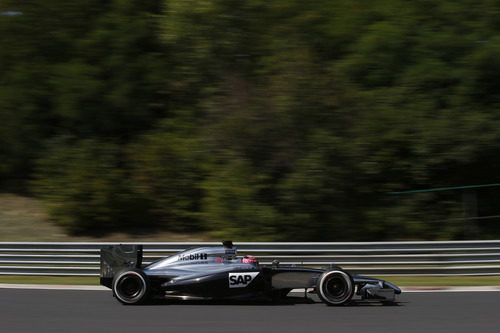 Jenson Button con los neumáticos medios