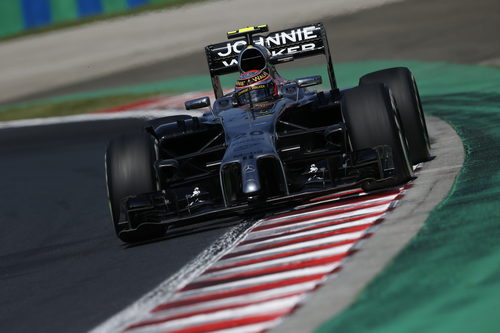 Kevin Magnussen es quinto en el primer día del GP de Hungría