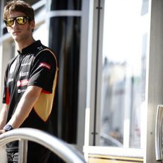 Romain Grosjean coge aire antes de la sesión del viernes