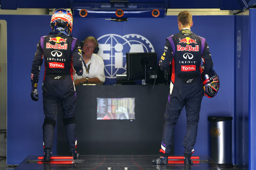 Sebastian Vettel y Daniel Ricciardo se pesan tras la clasificación