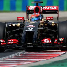 Romain Grosjean luchando por entrar en la Q3