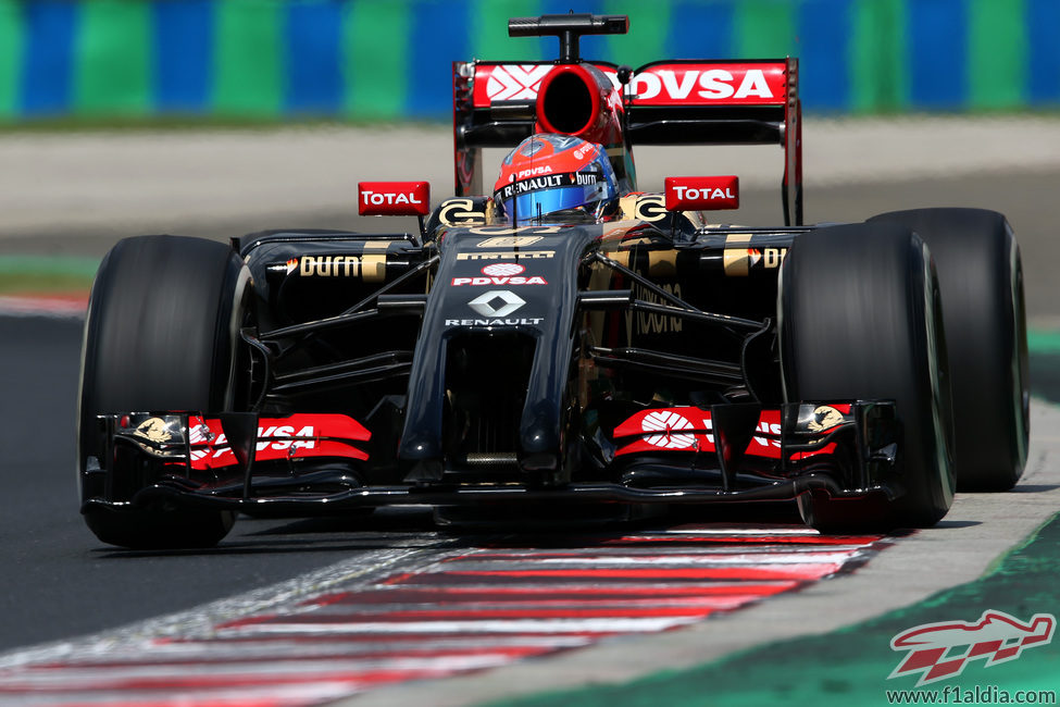 Romain Grosjean luchando por entrar en la Q3