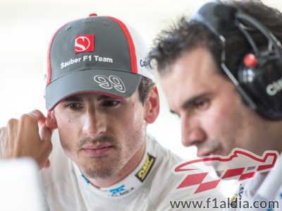 Adrian Sutil se concentra antes de la sesión del viernes