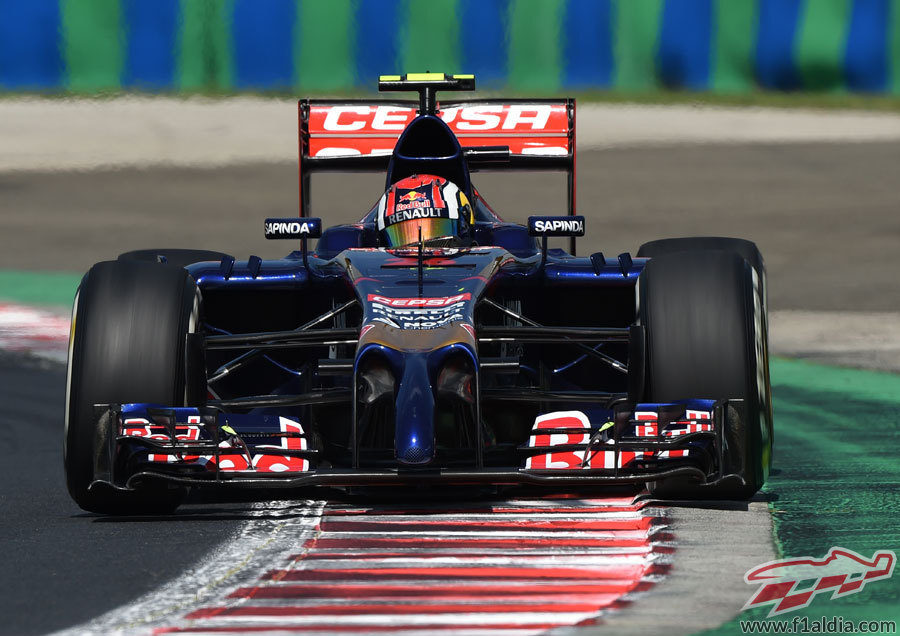 Daniil Kvyat durante la sesión del viernes en el Hungaroring