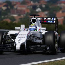 Felipe Massa rueda con los medios