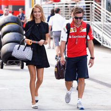 Fernando Alonso y Dasha Kapustina llegan al trazado