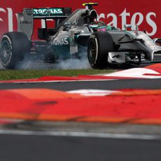 Nico Rosberg bloquea neumáticos en Hungaroring