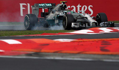 Nico Rosberg bloquea neumáticos en Hungaroring