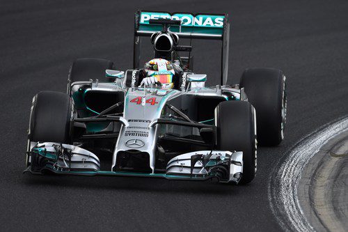 Lewis Hamilton solo dio la vuelta de instalación en la Q1