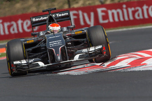 Adrian Sutil ataca con fuerza los pianos de Hungaroring