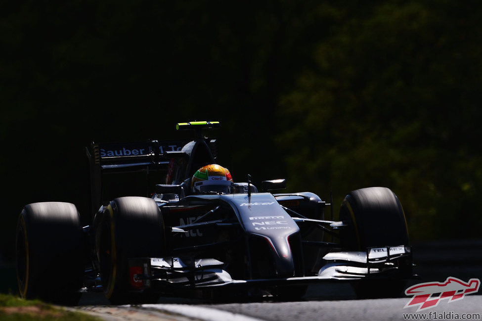 Esteban Gutiérrez probando los blandos en la segunda sesión