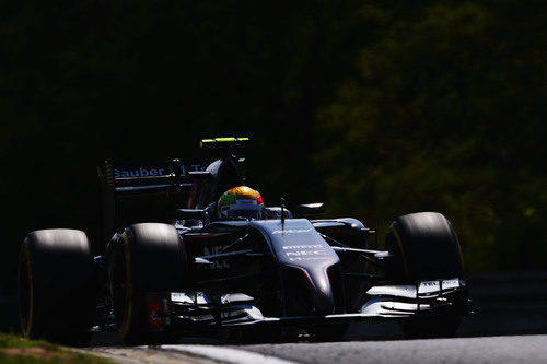 Esteban Gutiérrez probando los blandos en la segunda sesión