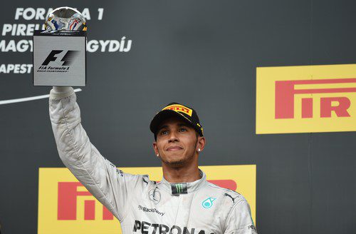 Lewis Hamilton llegó al podio tras salir desde el pitlane
