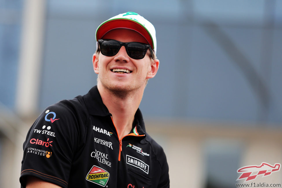 Nico Hülkenberg contempla el cielo del Hungaroring