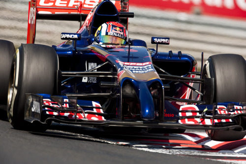 Daniil Kvyat atacando la chicane