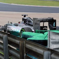 Lewis Hamilton se salió de pista al principio