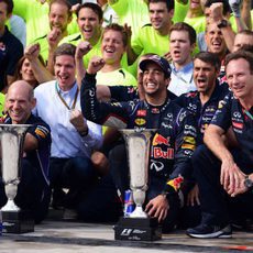 Red Bull celebra la victoria en Hungría